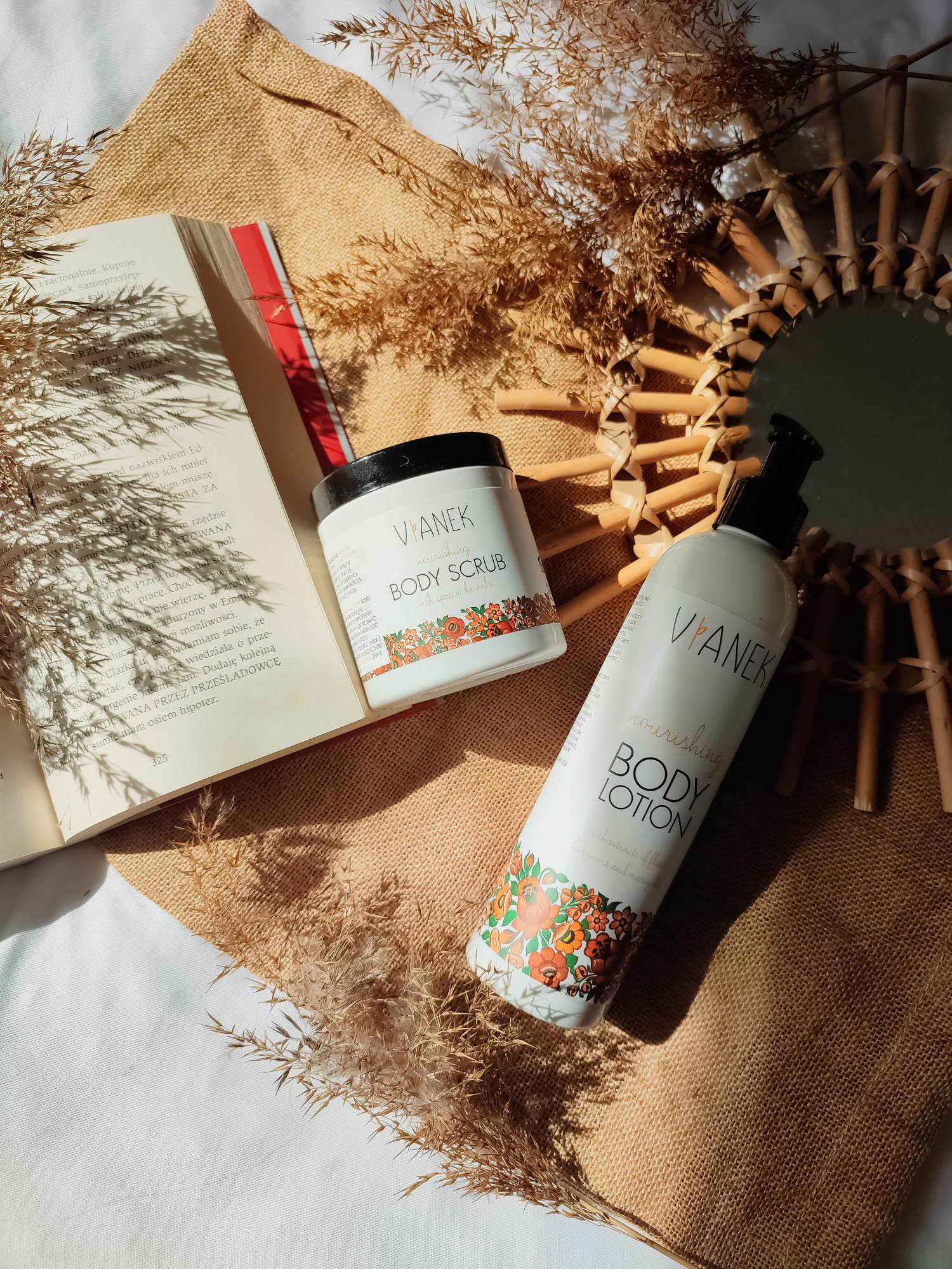 Vianek Nourishing Odżywczo-wygładzający peeling do ciała